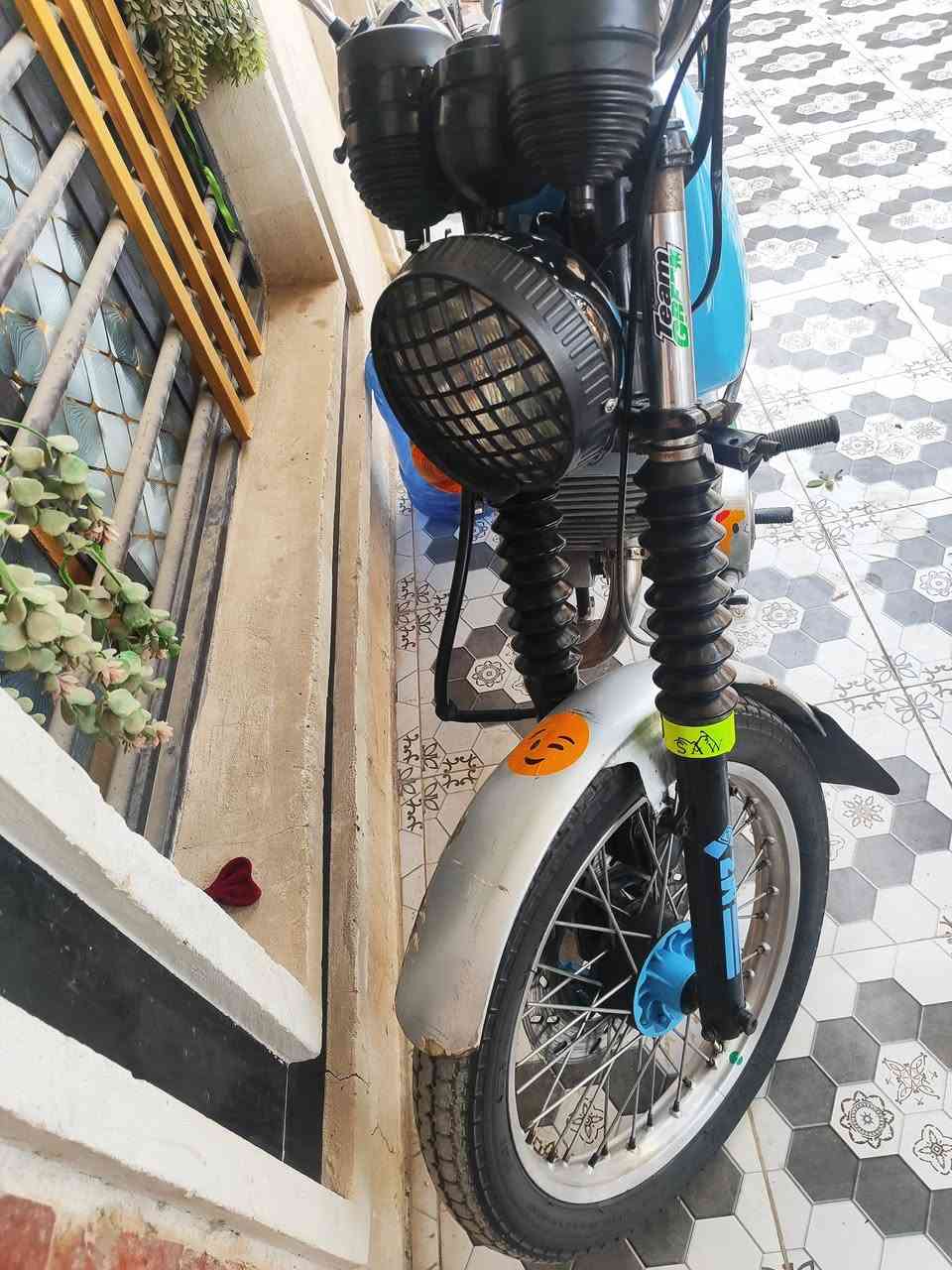 السلام عليكم من رخصت الادمن المحترم دراجه جديده مدام العين تجي وت شوف بدون بيه لحيم صفحه وحده سيس الماكينه 3وكله المانيه كهرباياته كامله يريده راعيه بسعر مليون وربع ميه قفل إني مكلف بل نشر وهذه رقم راعيه*********** مكان الدراجه حله المسيب السده
