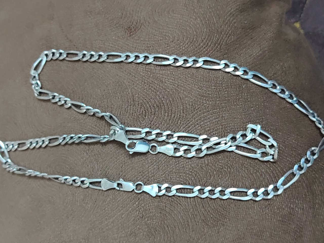 سلام عليكم زناجيل سوارات فضه يطالي تايلندي وزان داخل صوره غرام من 4000فوك


**إذا كنت صاحب هذا الإعلان وتريد حذفه لأي سبب، رجاءا أرسل رسالة إلى الدعم الفني**