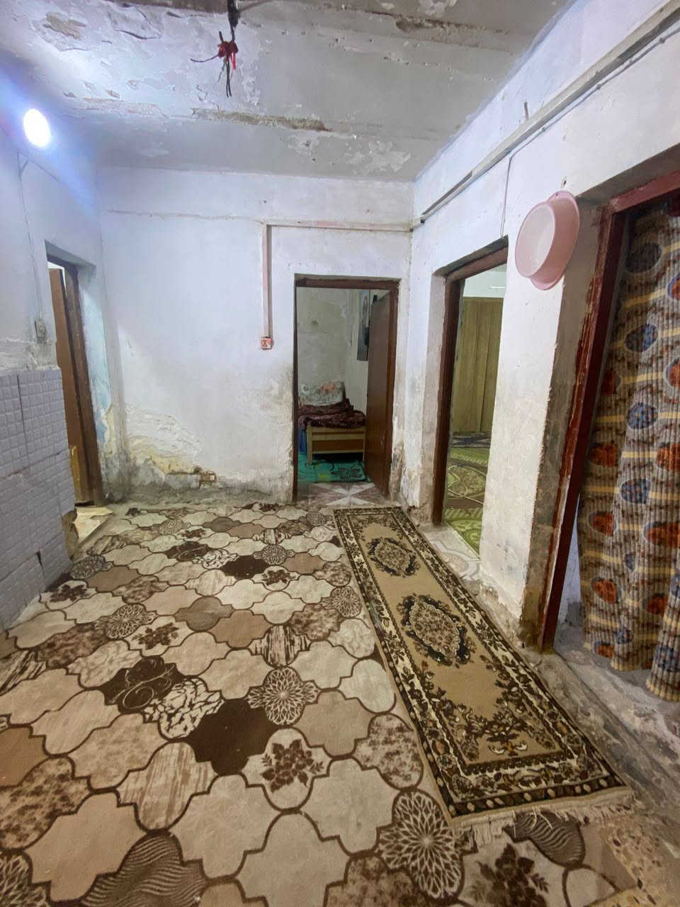 متكامل من كلشي 3 غرف نوم حمامات اثنين
صحيات اثنين مطبخ صاله استقبال هول طارمه جبيره 
بنيان قديم كله طابوك ماعده بس الصحيات ابلوك
السعر 190 قابل للتفاوض  
عنوان البيت حي الشهداء قرب جامع المحسن 
للاستفسار اكثر اتصل ***********
‏‪+964 780 804 8236‬‏واتساب وخط
