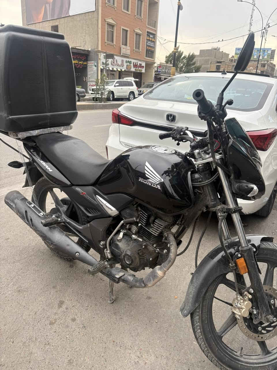 سلام عليكم دراجة هوندا كير ٥ نمر مكينه خير من الله دراجة رقم اربيل ب اسمي تحويل مباشر دراجة ماشيه قليل  بيها حادث بصيط فقط الكصة مكسوره ومصلحة ولجاملغ الأمامي مكسور رايدها ب ٣٨٠٠ وبيها مجال


**إذا كنت صاحب هذا الإعلان وتريد حذفه لأي سبب، رجاءا أرسل رسالة إلى الدعم الفني**