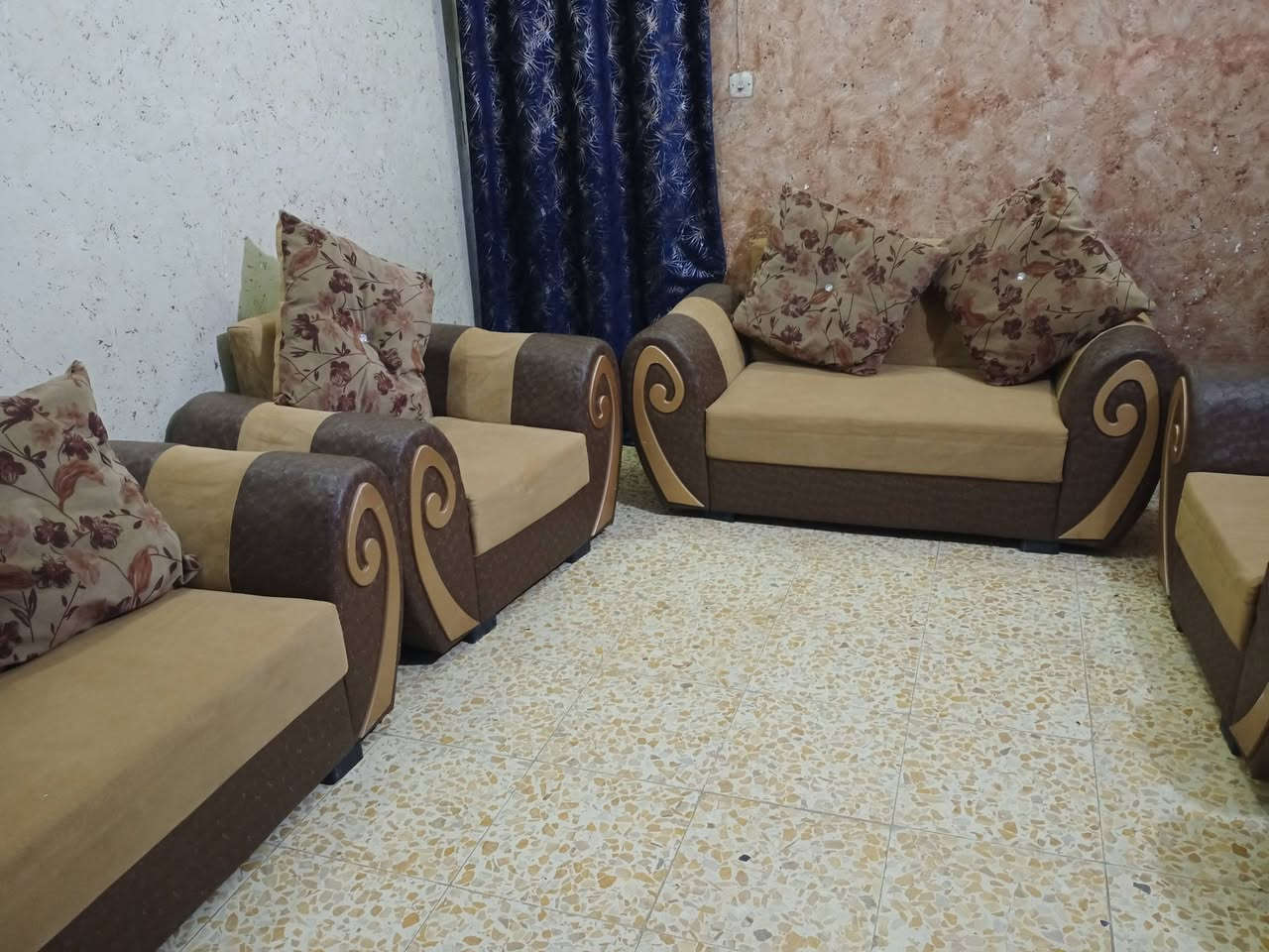 تخم 10مقاعد تزكام وثكيل تكمه جديد كلش اي ضررمابي نضيف جد شرط تسكام وقوي وجديد سعره 240يوجد توصيل داخل كربلاء ***********

