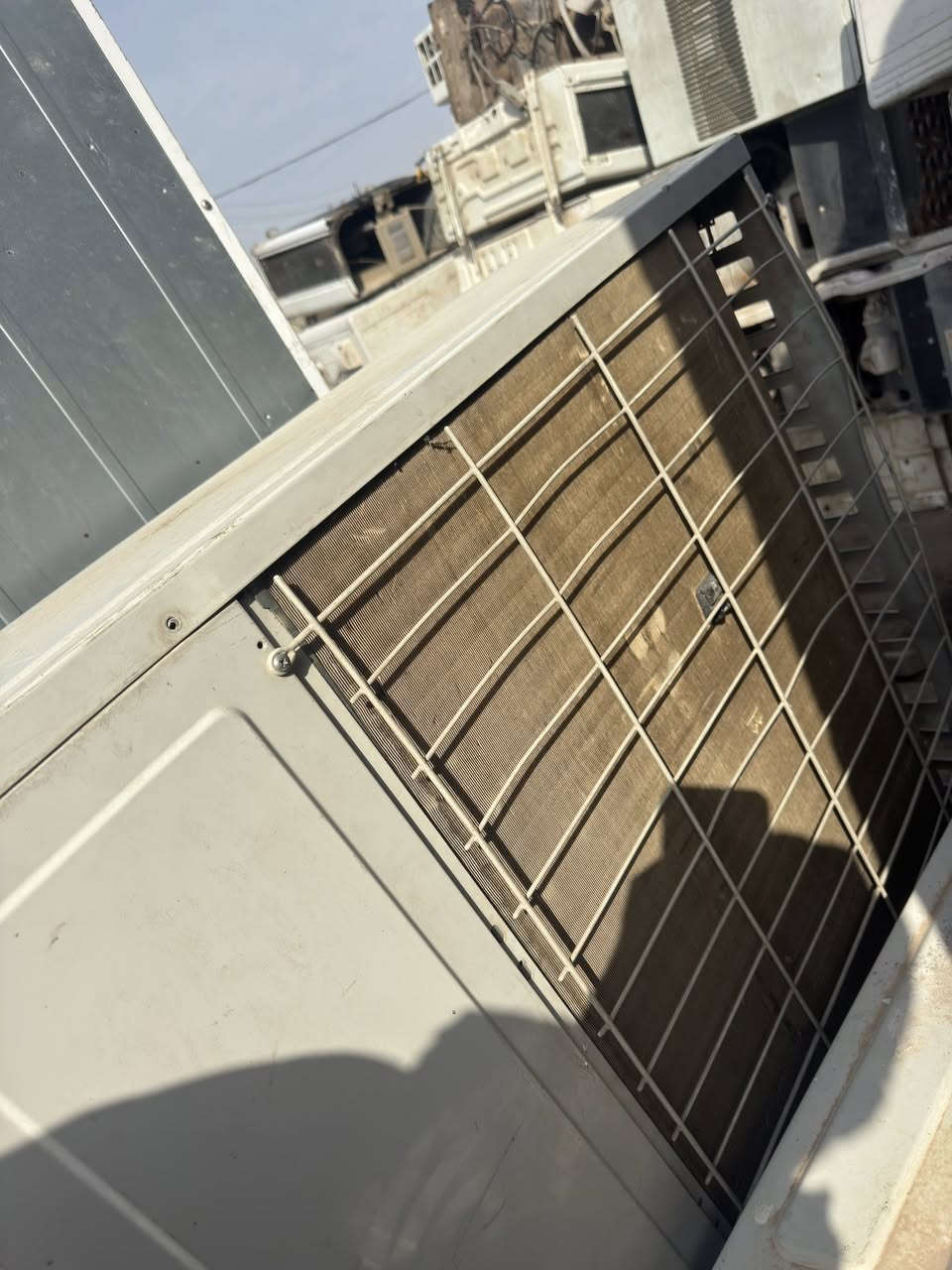 سلام  عليكم سبلت 3طن دبل مروحه توسوت فقط داخليه وخارجيه سعره 600   شراي يتصل مكاني بغداد ***********
