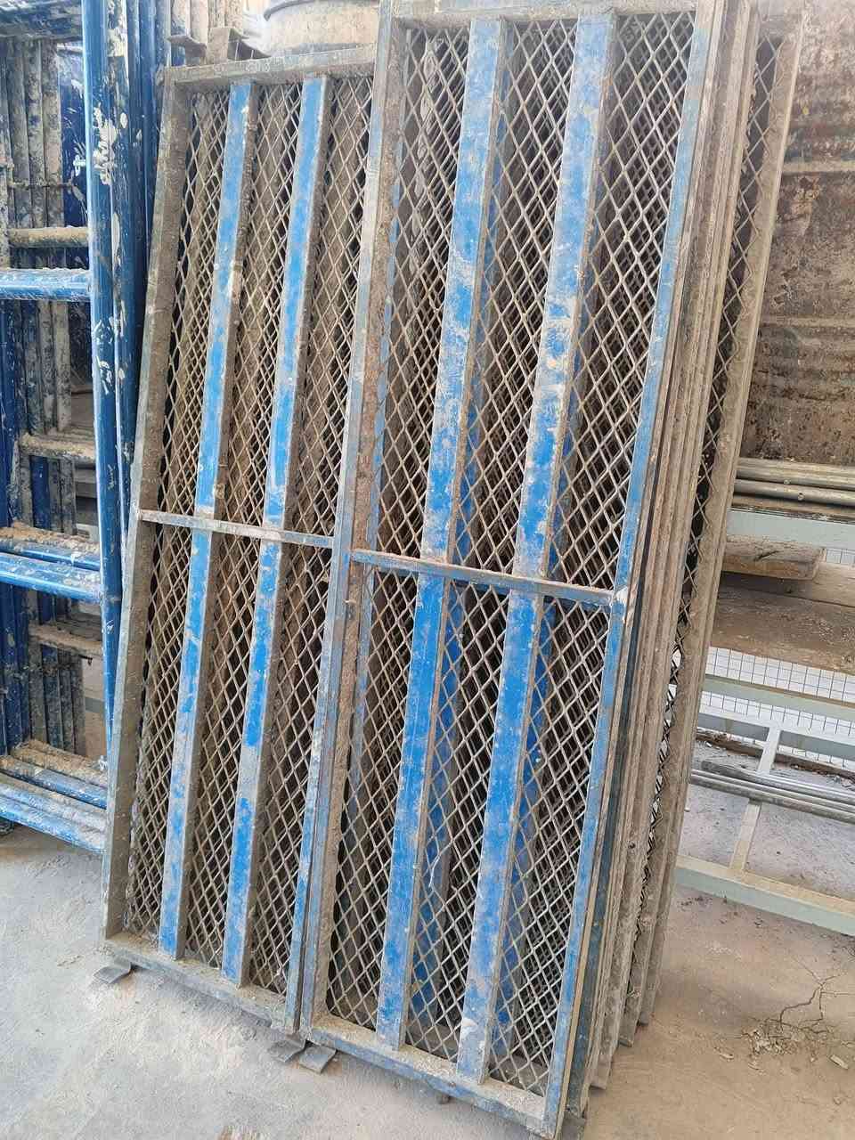 قفاصه للبيع نظيفات وكاملات مع ملحقاتهن درابات ومگاصه وخيارات ارتفاع 2 متر وعرض 90 مال الحرفين البوري العريض. دراب مشبچ عدد 15 قفص سعر الواحد 55 ألف كوفه حي ميسان قرب النفق ***********
