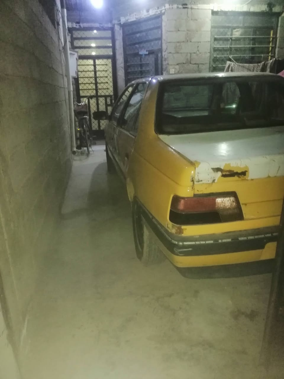 بيجو 405 بلاد كل تبديل
ماكو بيها طخه بل الجنطة 
محرك مجفت جديد كير نضيف تخم اطارات جديد 
سنة منتهية 24 شهر 2
سيارة يرادلهة ترتيب 
وكالة عامة بسمي باركوت سكني بغداد جسر ديالى القديم سعرها 25
رقم نجف تحويل
مشروع وطني *********** ابو احمد
