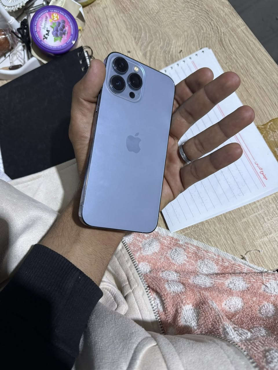 السلام عليكم ورحمة الله تعالى وبركاته
من رخصة الادمن 

ايفون 13برو ماكس

أمريكي

قطع الغيار مستبدله بل شركه

شاشه اصليه وكامره اصليه 

الون بحري 

بطاريه 85 اصل

ذاكره 256

فيس ايدي شغال كلشي شغال 

ميصرف شحن الجهاز بحاله جيده

مستعجل ع بيعته 

السعر 650 الف

هـ ***********
