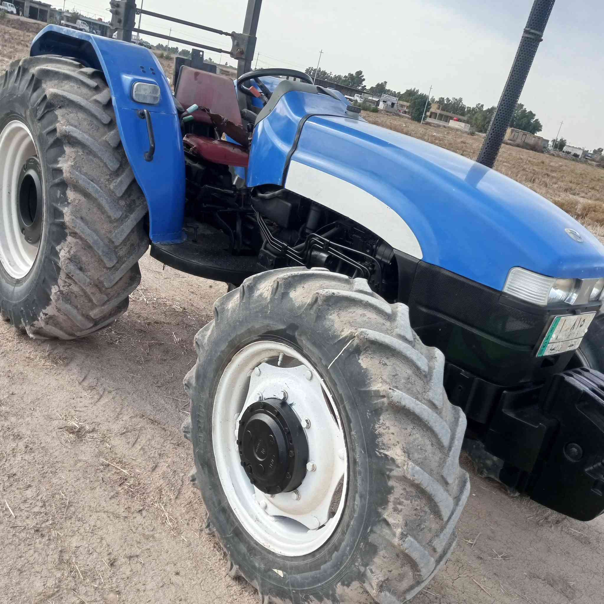 السلام عليكم ورحمه الله وبركاته للبيع نيو هولند موديل 2010 مكينه حلووه ونضيفه كلش  مكينه كير واكسن وهودرليك علا وضع الشركه تايرات الشركه بيها اربعه محرك مفتوح ومجفت رايمر والله حالين بهذا الثلج بس تخلي ايدك ع السويج رقم نجف تحويل ثاني يووم 

***********
