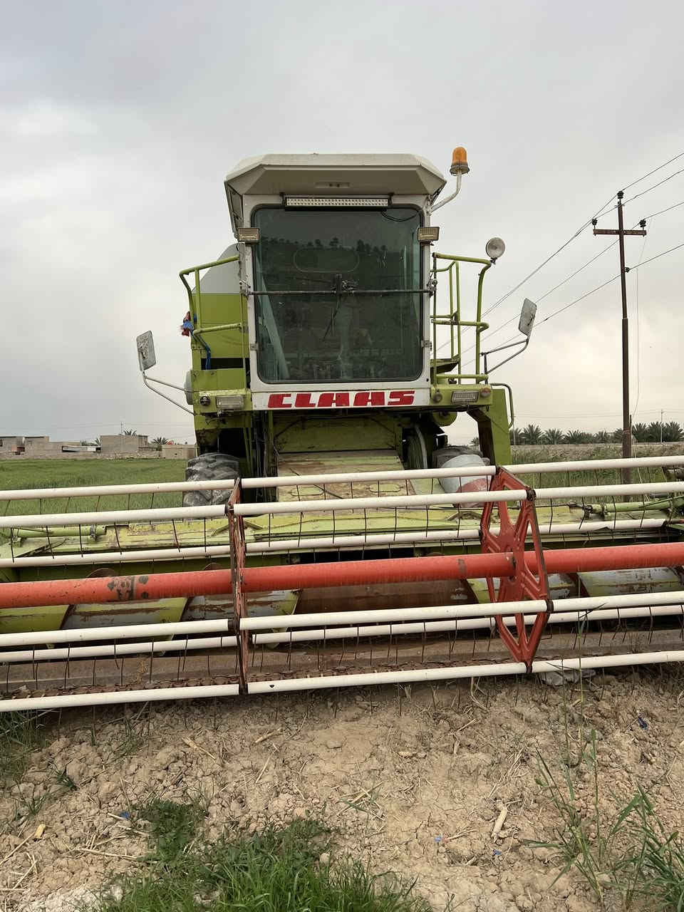 ‏سلام عليكم حاصد كلاس للبيع موديل 2010 رقم الاستفسار اتصل***********
