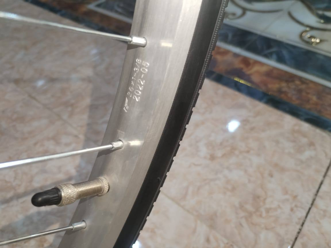 السلام عليكم شباب باسكل للبيع مديل 22 وحجم 26 والشركه  BD والباسكل صارلي اسبوع من جبته بعده بتراب الشركه والباسكل ما مفتوح برغي بي نضافه شوفت عينك 
والسعر خاص والشراي بي خير ويدلل ❤️‍🩹🌿
 رقمي ***********
