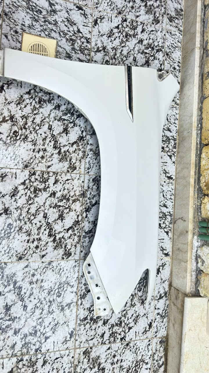 سلام عليكم 
غراض لكزز موديل 10 
بنيد بي قليل رش صبغ سعر 4$
جاملغات بيهن بالبدايه صبغ سعر 4$
دعامية اماميه كامله كامره وماطورات الزركات وحساسات وبروجكترات كل ملحقاتها سعر 5 $
دعاميه خلفيه مع كافه ملحقاتها سعر 3$
لايتات اماميه سعر4$
بك لايتات 100$
وبيهن مجال 
الاتصال 
***********
***********
