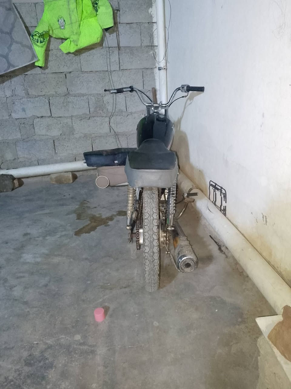 دراجه البيع موديل 17 شاصي رفيع السعر 200 وبي مجال هاذه رقمي *********** الخاص مفتوح
