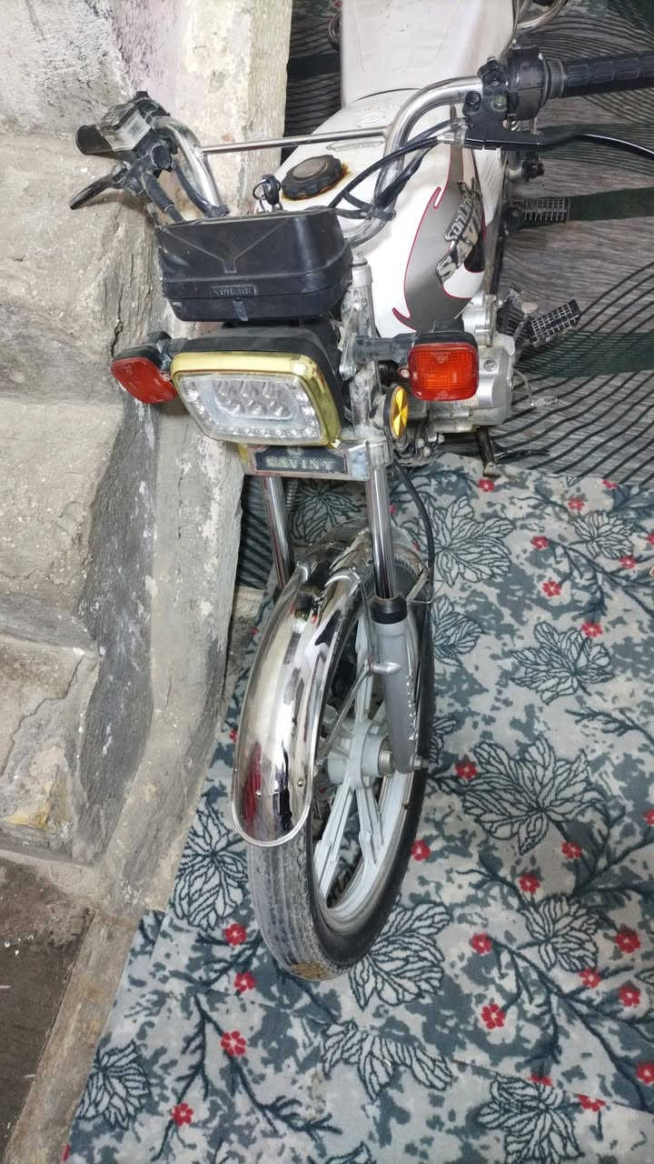 دراجه سيفان للبيع 5 قير العنوان ديوانيه شارع سالم الدراجه مرقمه وبيها سنويه هذا رقم الواتساب/***********
