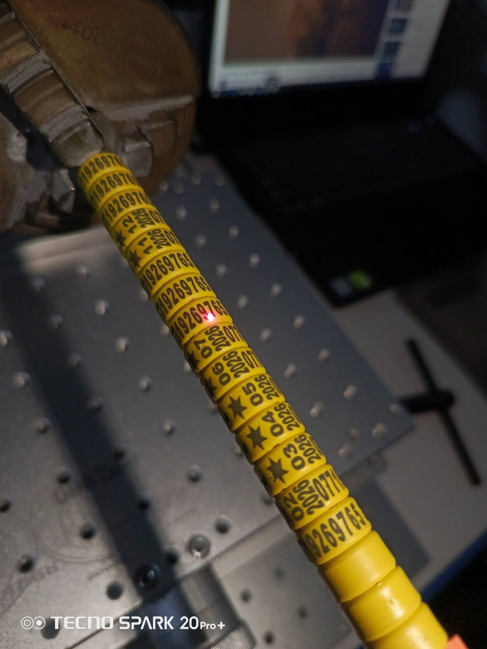 حفر ليزري يوجد لدينا حجول لجميع انواع الطيور وحفر على اكسسوارات وباجات عسكرية باسعار مناسبة والتوصيل مجاني تواصل خاص او عبر الرقم ***********واتساب
