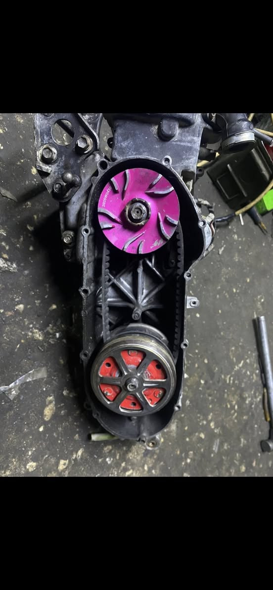 سلام عليكم مكينه ماكس 55 للبيع كور صيني هيه وكلجات بدون صالنصه التفيده *********** مكينه ناعمه تخبل
