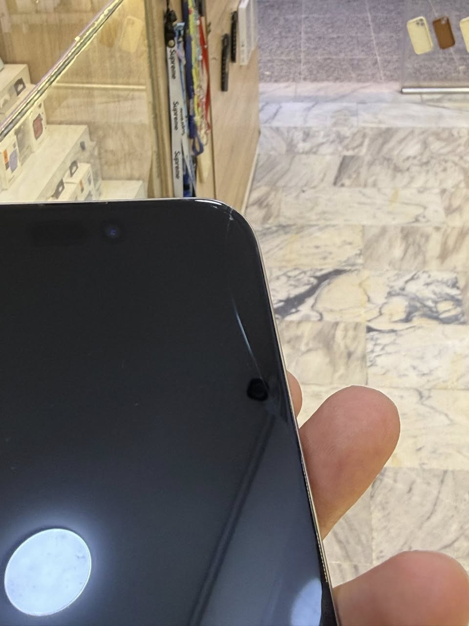 ايفون 15 برو ماكس الذاكرة 256 البطارية 87 الجهاز بي فطر خفيف بالكلاس من فوك ما مئثر ابد بالشاشة الجهاز وتر بروف نضافة 100 ‎%‎ باكيت كيبل كامل ملحقاتة ماستر الجهاز فطر موضح بالصور على اليمين من فوك 
التواصل على الرقم ***********
السعر 870 الف وبي مجال للشراي حك الجية
مكاني بغداد السيدية الشارع التجاري
