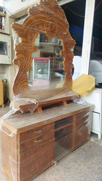 ميز تواليت • خشب عراقي • مستخدم