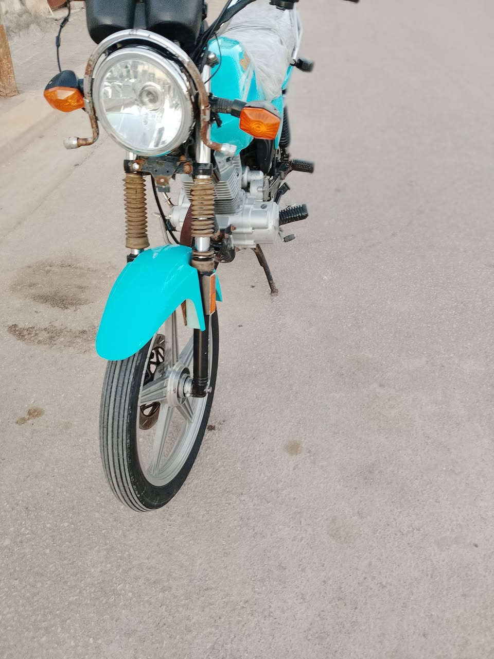 سلام عليكم دايون للبيع موديل 17 اوراق اصوالي الدراجه سيت بنفسجي جديد كهربائيات كلها شغاله سويج سجينه نكره سلف اشاير شغاله  السعر 650 وبيها مجال مكاني كربلاء أمن الداخلي قرب سيد محمد رقم ***********
