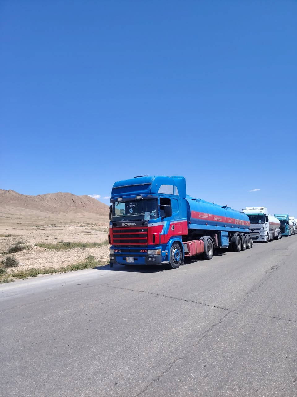 السلام عليكم سكانيا صهريج موديل ٢٠٠٢ محرك ٤٢٠ بدون تنقيص تبريد شغال تخم تاير راس وعربانه بيها زوج نص عمر تانكي سبرنك مصلاوي بويلر كهربائي سياره شغاله ع الخط وجاهزه وسنويه لل ٢٨ بالرقم الإنكليزي باقي بس الاستلام اللوحات الاستفسار ***********

