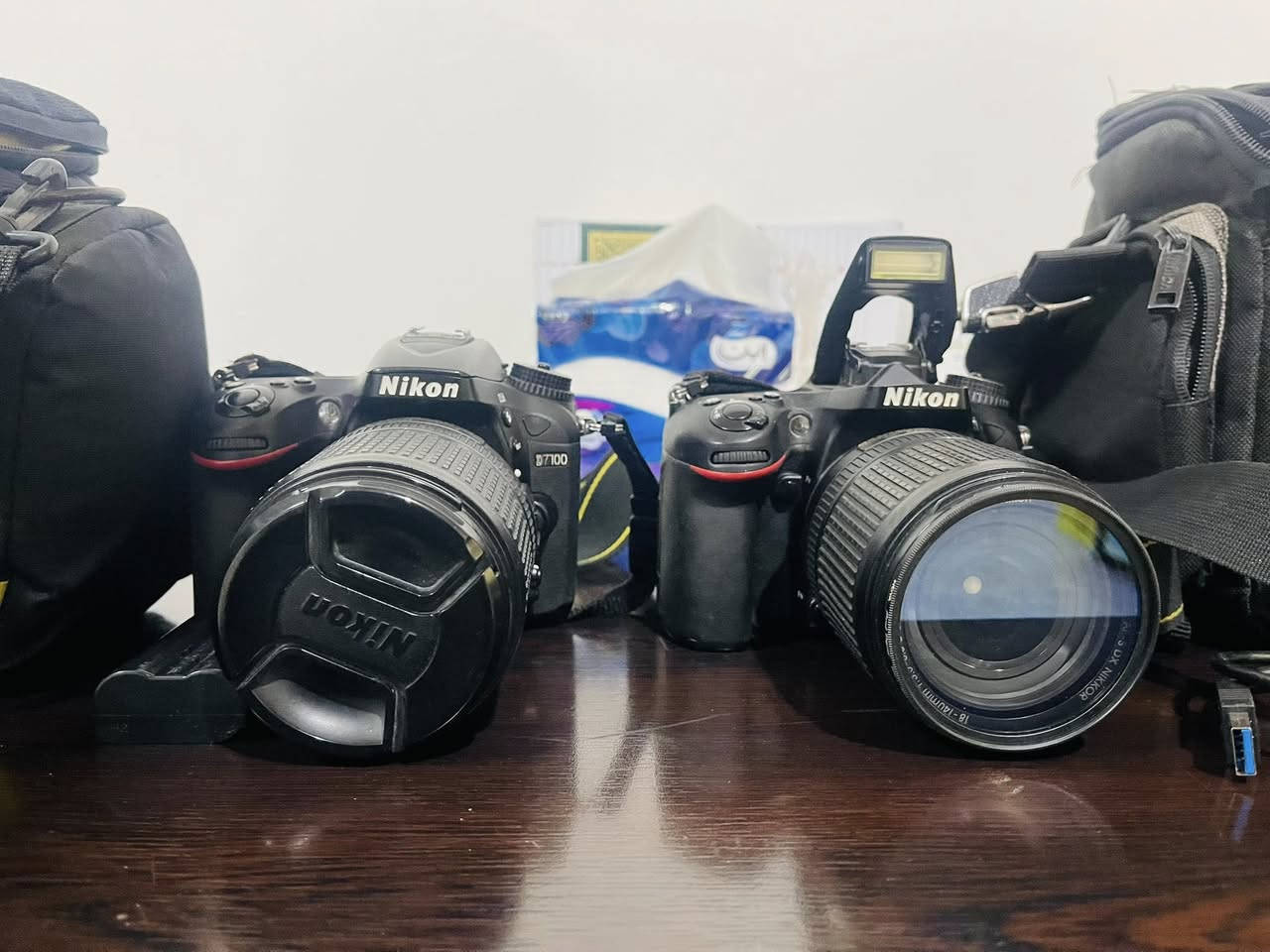 كاميرا نيكون  D7100
خاوێنی / نظافة 100‎%‎ 

مع كامل الملحقات 

- عدسة بلاديه الاصليه 18-140
- شاحنه وبطارية 
- حقيبة نيكون 
- رام الاصلي 16G
- حزام نيكون

السعر وحدە 400$ 
الثنین  بـ 700$ 
 للاستفسار متوفر واتساب او الاتصال على الرقم

***********
واتس اب
