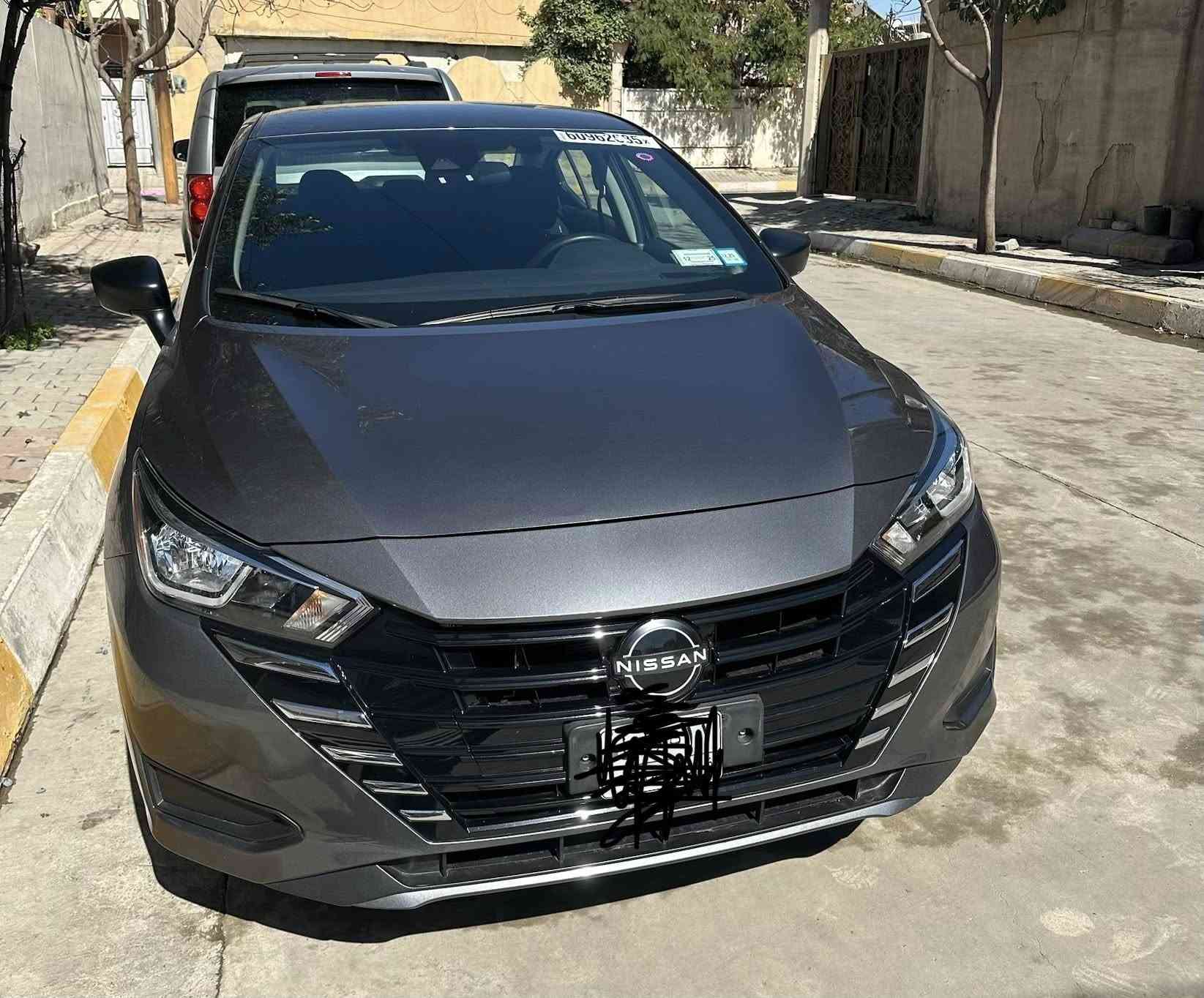 نيسان فيرسا ٢٠٢٤ جديد ( منفيس )ماشية ٥٢ الف فقط مواصفات SV  عدى البصمة شاشة رادارات ويل كروم تحديد مسار ،، حادثها قبغ الصندوق فقط بدون دواخل ولا ايرباك . سعرها مناسب ***********
