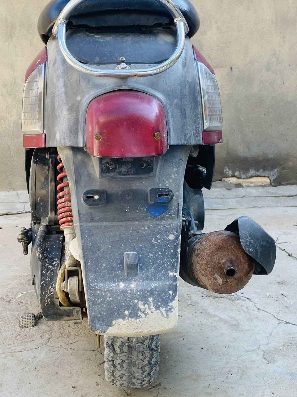 دراجه ماكس بوليس حاويه مطلعه من النجف دراجه كلشي شغل بيه فقط عداد وباتري  مايشتغلن 
هذا رقمي  او مراوس بمنغولي نظيفه مو حطب
***********
