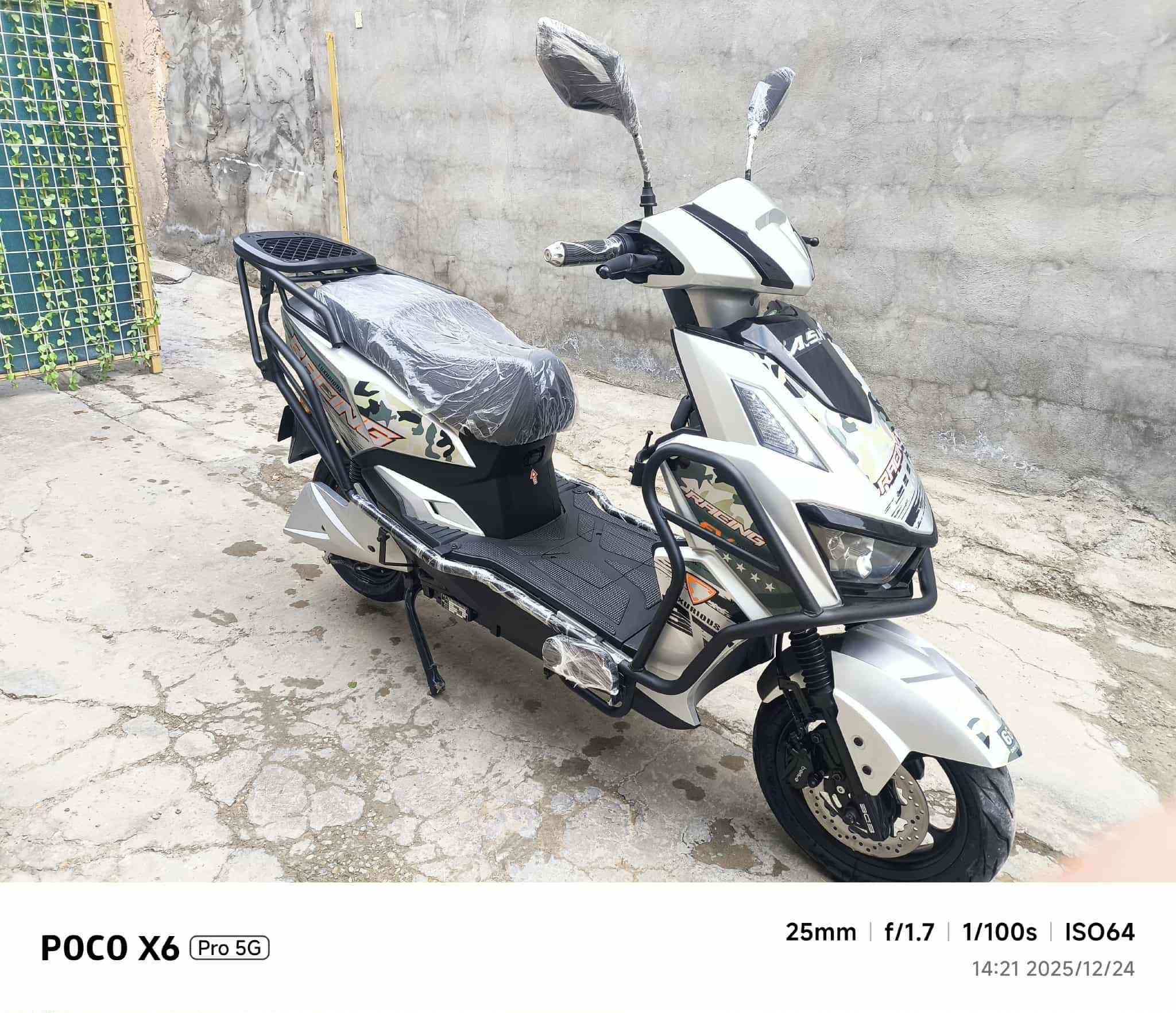 ماطور شحن 2025 جديد
نوع سكنس 
6بطاريه شرط الفحص 
ملف 3000
ماشيه 600 بعده زيرو 
درع 
اشاير لد 
لايتات لد اربع عدسات 
نضام بارك 
نضام رجوع خلف 
تايرات حجم 12
عنوان ديالى جلولاء 
سعر 950بي مجال ***********
