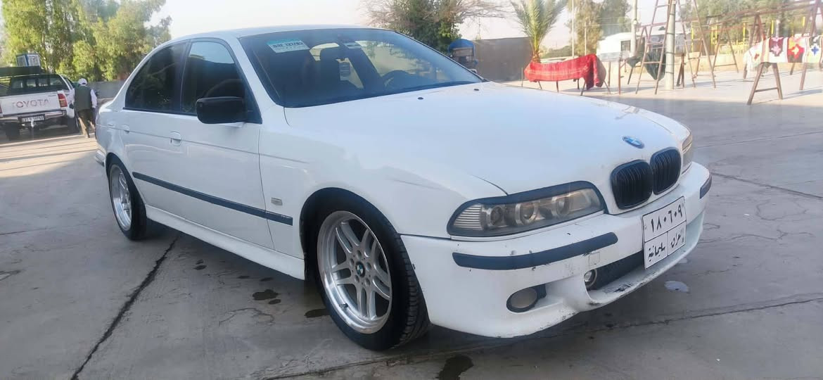 Bmw سەقەر
فول مواسفات سڵایت و ئۆتۆماتیک و جام کارەبایە
 چوار تایەو ویلی دوو سایزی لۆکی لەژێرە
مەکینە ٥٢٨ ە
مۆدیل ١٩٩٨ 
دەعم و لێدراوی نی یە
حیزام سبوخە لەسەر ساغی 
گێڕو مەکینە و تەبرید و کارەبایی و تەقەو ڕەقەی بەشەرت تازە هەزە کراوە بێ نوقوستانی یە 
هەیکەل و ناو و دەشبوڵی زۆر جوانە   
سەیارەکە ناو ڕەشە
سەنەوی تازە بەسەر چووە  
 سعری  95 معامەلە  ژم*********** السليمانية, العراق
