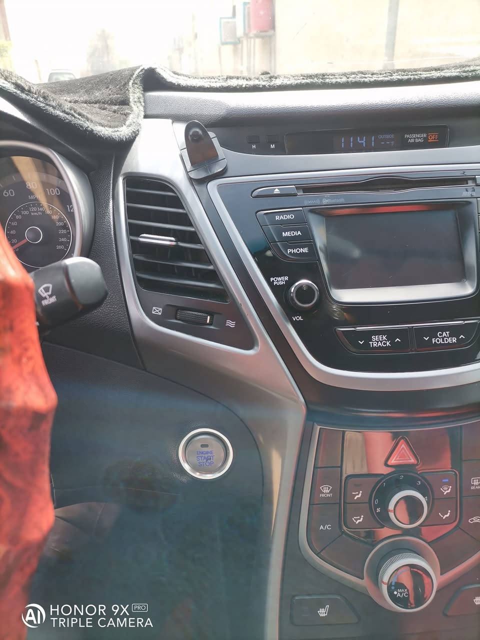 سلام عليكم الانترا ٢٠١٦ فول واحد عله واحد بصمه تدفئه كشنات فتحه فول بيه بعد اهواي موصفات الون جويتي السياره كلش نضيفه السياره بسمي قطعه وحده بس البنيد سياره جدآ حلوه المكان كربلاء اطوريج *********** الثاني ***********سونار مرفوق السعر ١٢٣ بي مجال
