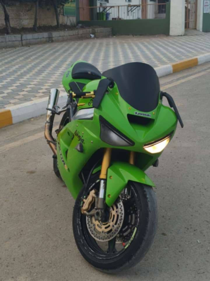 سلام عليكم
كاوسكي ٢٠٠٤
دراجه كامله مابيها اي نقص 
سعره ٣٢ بيها مجال
رقم ***********
