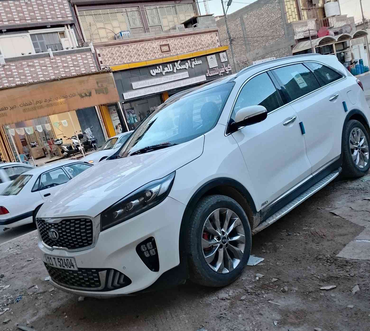 السلام عليكم
سورنتو موديل 2020 فول مواصفات 

بنوراما

بصمة تشغيل

اربع كامرات 

حساسات 

شفتات بلستيرن بلادي

دفع رباعي ✔️

فج مال بريك احمر بلادي 

وياله كروم بلادي

دوسات بلادي 

سته سلندر 

 شحن لاسيكي     

السياره فولل فأة جيتيلاين معروفه مواصفات ال GT Line 

الضرر واضح بل صور لمعرفة اكثر تفاصيل اتصال بل ***********
