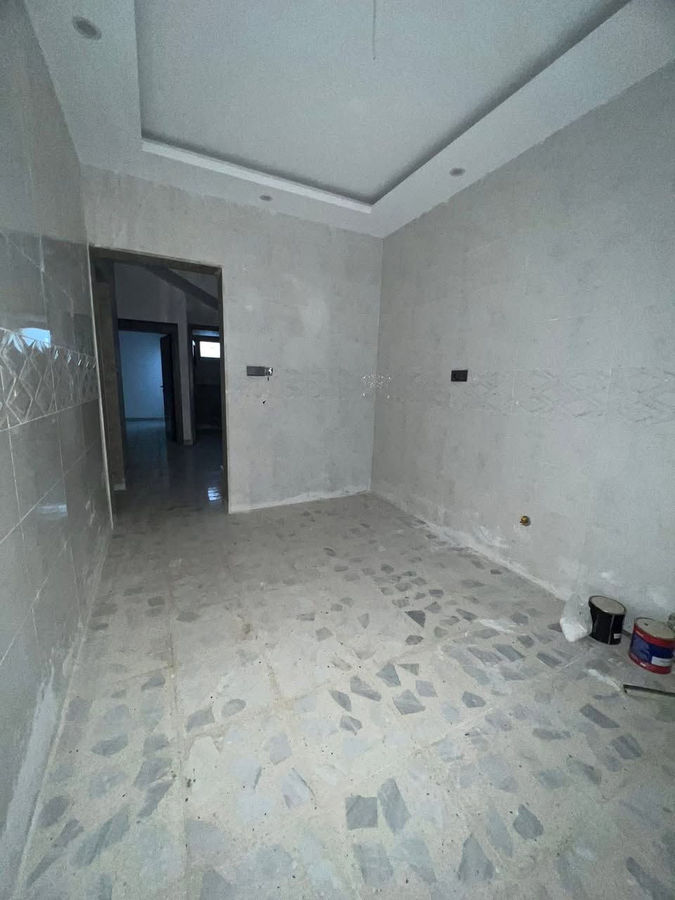 #عروض_عقارات_الحيدر 

دار طابقين للبيع 

الموقع : حي التعليم مجمع النور 
مساحته : ١١٥ متر
واجهه : ٧ 
الطابق الاول : استقبال مطبخ غرفه وحده هول وصحيات 
الطابق الثاني : ٣ غرف وصحيات 
اتجاه الدار قبله موقع مميز
للاستفسار اكثر الاتصال عل الأرقام الاتيه 
***********
***********
