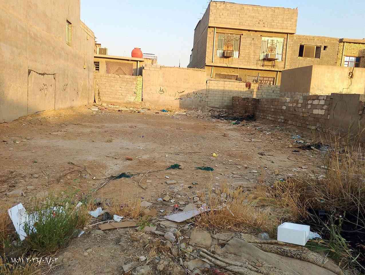 السلام عليكم  قطعة ارض طابو صرف موقع مميز موقعها كلش ممتاز   بغداد ناحية الوحدة منطقة الحرية الشارع سايدين  قرب حسينة الامام علي ع.   ( بيهة كافة خدمات) 
 الواجهة 11.5متر  » النزال 21 متر
مساحتها 241.5 متر 
(( رقم القطعة 1313 )) 
هاتف***********
