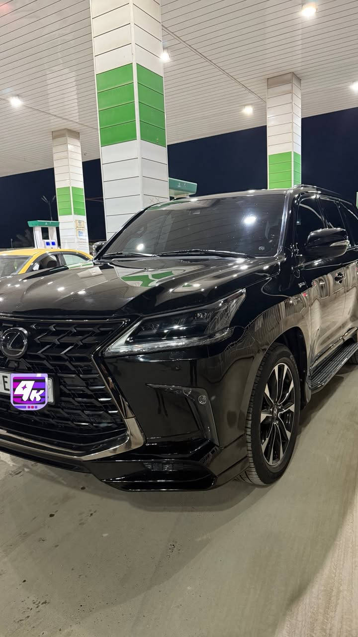 سلام عليكم !!!
للبيع لكزز فئه الكورو موديل السياره ٢٠٢١ 
ماشيه ١٣٥ ك 
رقم شمالي بسمي شخصيا 
تضليل الزجاج  بالسنويه مو باج 
السياره جديده ونظيفه 
بيها فقط جاملغ امامي مبدل اصلي وخشم بنيد كارت بارد 
مكاني بابل الحله 
هـ *********** واتساب موجود 
***********
