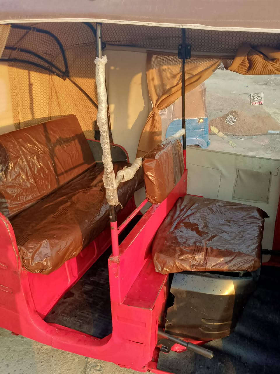 السلام عليكم تكتك للبيع موديل 2017 رقم وسنويه انگليزي 
تكتك خير من الله مكينه عشرين لا صرف ولا تبخير 
بيها صبغ دوسات مثل ما موضح بالصور السعر 4400 اربعه واربعميه وبيها مجال للطيبين 
رقم التلفون ***********
ا
