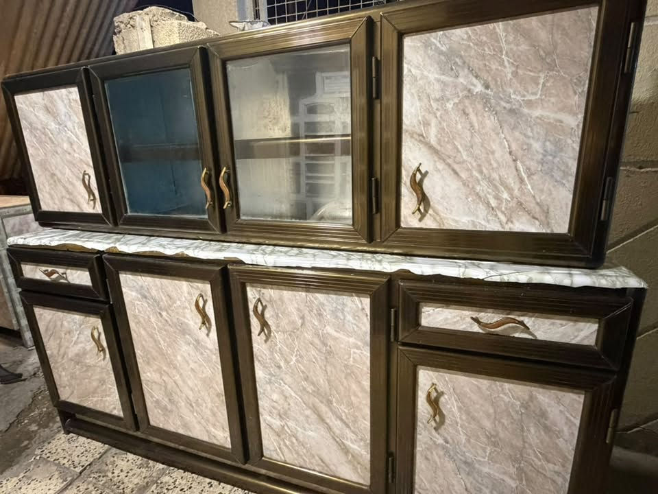 السلام عليكم متوفر هذا الكاونتر للبيع ١٥٠ وبي مجال
الغزاليه شارع المركز ‭***********‬
