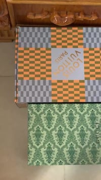 ٤ احذيه • ماركات ايطالية