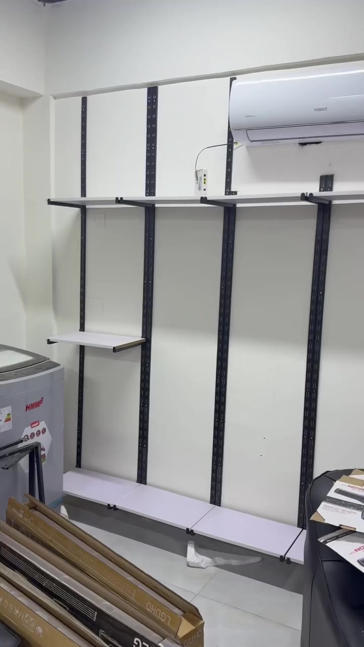 السلام عليكم عندي رفوف للبيع مثل ما موضح بالصوره ارتفاع 240 العرض لو 10 لو 11 متر القطع الخشب 50 سم عرضه
خلي سعرك بما يرضي الله وهنه جديدات مصار 3 اشهر من شديتهن 
عنوان العامريه العمل الشعبي
***********
