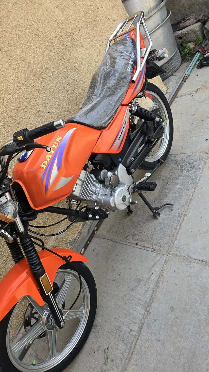 دايوان عضم موديل 2023 طالعه بل 2024 وكيل ثامر خلخال الجوهره وصل معرض ثامر خلخال الجوهره موجود اوراق اصليه وكامله وبسمي مكينه شرط الفحص برغي مامفتوح بيها شلعه وتراي ونعومه خير من الله ودراجه نضيفه ونضافته كدامكم بلصور رايدها 1350 وبيها مجال بسيط للشراي مكاني كربلاء اليريده يتصل ويدلل 
***********
