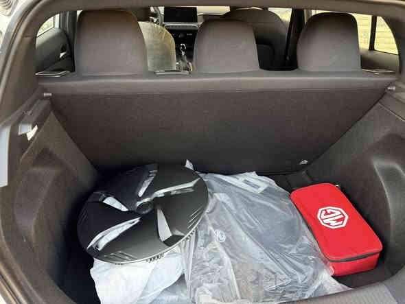 عررض الجوائز النقدية القيمة لفترة محدودة حتى نفاذ الكمية ❗️ توفرت مجموعة سيارات 🚘 MG3 موديل 2025 ضمان 6 سنوات 
تسليم مباشر
الفئات ( ستندر std/ نص مواصفات com / فول lux)

‎((بدون لوحااااات ))

‎المحرك 1500 تنفس طبيعي 
‎كير اوتماتيك 
‎شاشة ابل كار بلي واندرويد 
كامره خلفية
تحكم ستيرن جهتين 
لايت + بك لايت Led
‎حساسات خلفيه
حساس ضغط اطارات
عداد المسافة: صفر كيلومتر

‎السعر 13,730,000دينار بدون رقم

❗️ اربح الجوائز النقدية عند شرائك MG ❗️ 

‎للتواصل 📱 *********** 
‎متوفر واتساب + اتصال
