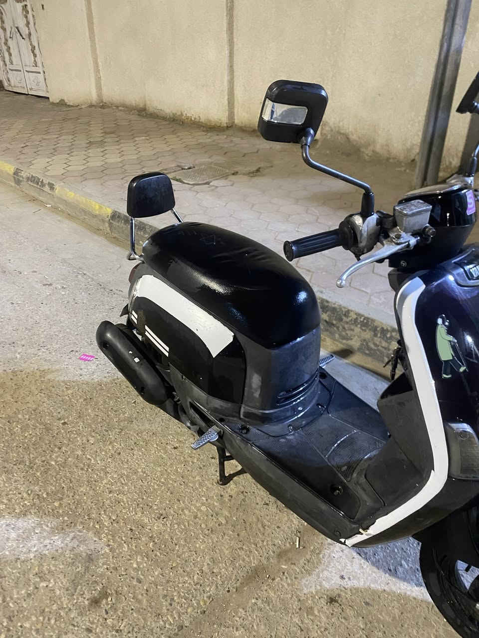 سلام عليكم دراجه ماكس بوليس للبيع حلوه ونضيفه مكينه عل بلاد سعر 750بيه مجال بسيط رقم***********
