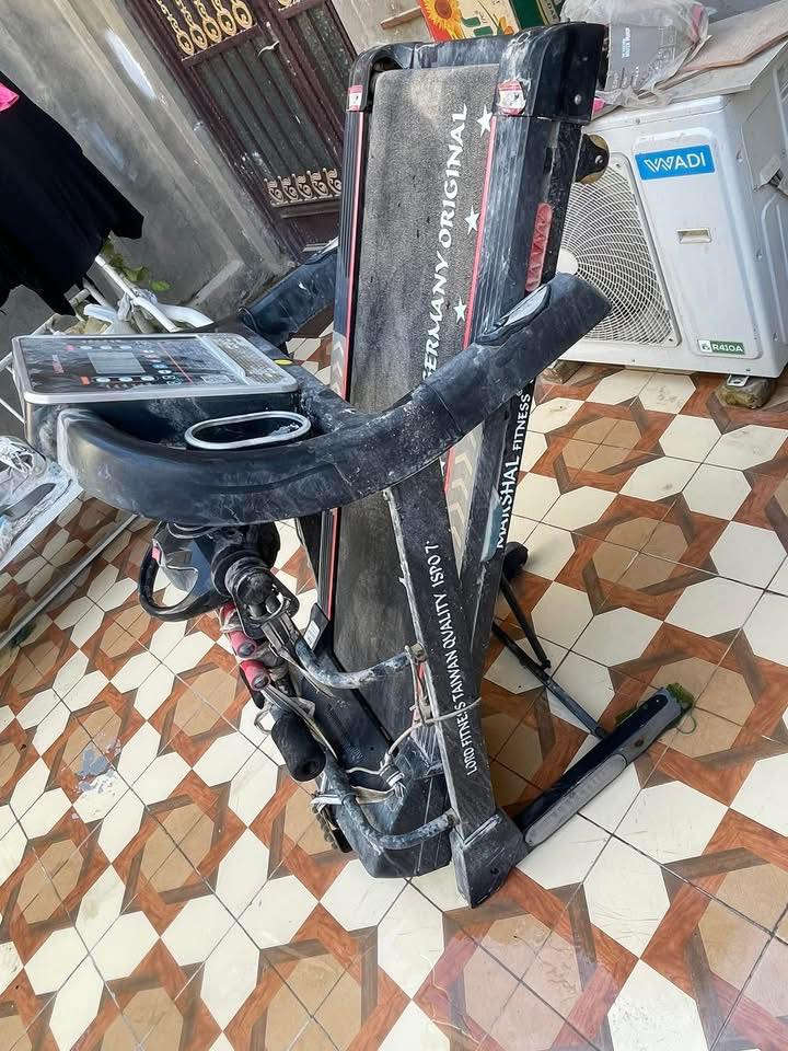 للبيع جهاز جري رياضي يتحمل وزن ١٧٠  ضخم جدا  
شاشه لمس 
بي عطل بسيط 
مكاني بابل حي الصحه 
السعر ١٠٠وبي مجال


**إذا كنت صاحب هذا الإعلان وتريد حذفه لأي سبب، رجاءا أرسل رسالة إلى الدعم الفني**