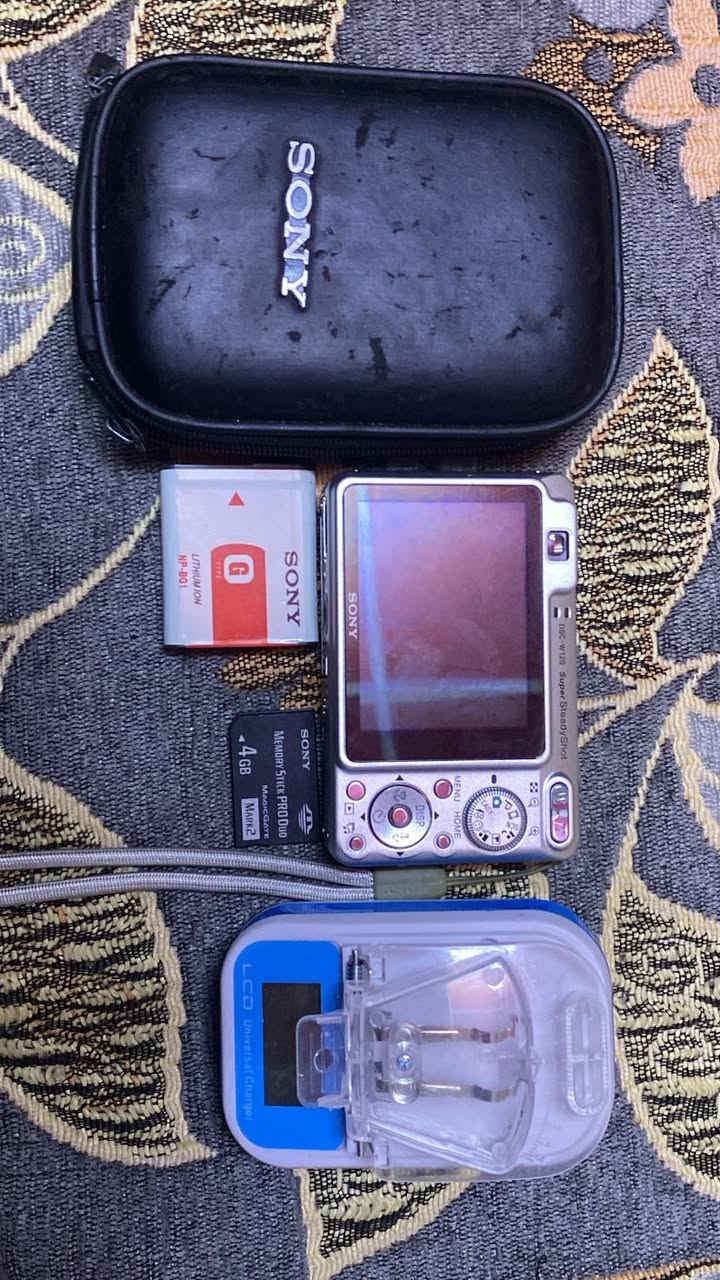السلام عليكم sony cybershot dsc-w120 للبيع كاميرا جانت مخزونه و ما مستعمله فقط 15 يوم نضافه مثل ما تشوف رام الاصلي و بطاريه الاصليه وياها و الشاحنه الاصليه و الكارتون مفقوده وياها شاحن جوكر بديل سعر الكامره 70 الف و بيها مجال للطيبين راسلني خاص و تدلل


**إذا كنت صاحب هذا الإعلان وتريد حذفه لأي سبب، رجاءا أرسل رسالة إلى الدعم الفني**