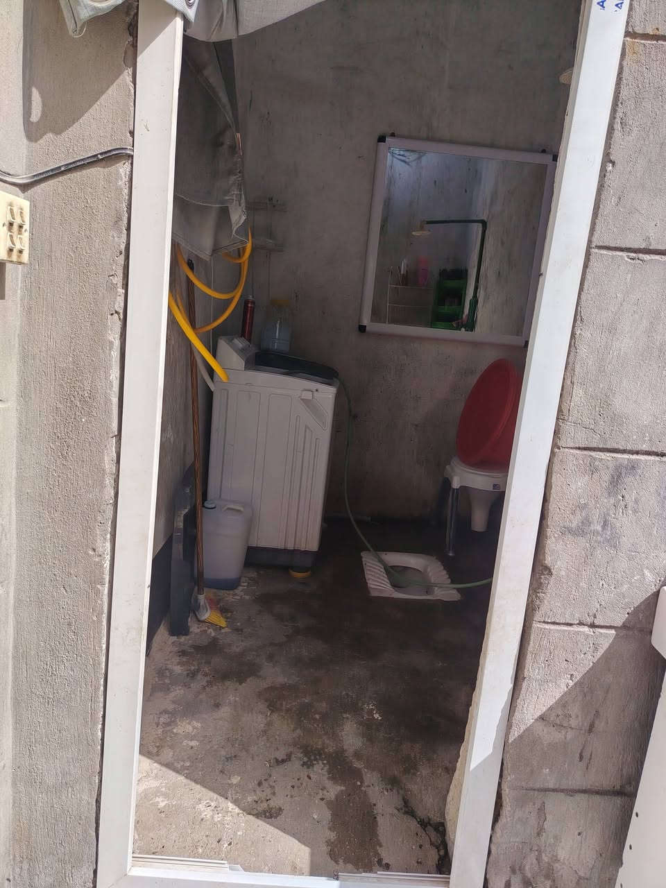 سلام عليكم بيت للبيع حله شارع ثمانين مال كربله يبعد عن لشارع لعام ٥٠ متر خدمات فول لبيت صلاح مكاتبه يعني بناء حديث مساحه ٩٠ متر سعر ١٨ وبي رقمي ***********
