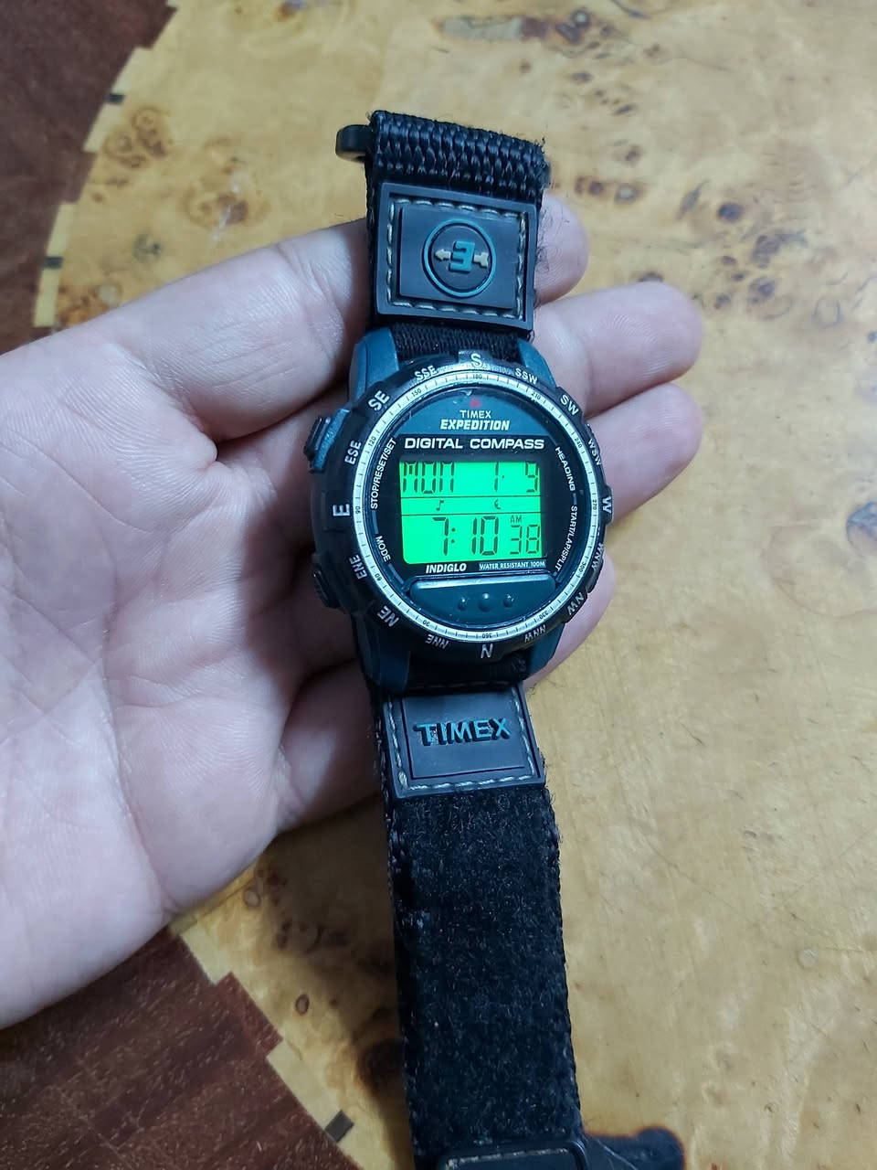 السلام عليكم
ساعه تايمكس شاشه فسفوري باله امريكي اصلي نضافه 98 فول 
ظغط 100 متر مي 
لايت لد داخلي 
منفذ للتاريخ 
اليومي شهري 
منبه عداد تنازلي 
سعر 70 ألف 
يوجد توصل


**إذا كنت صاحب هذا الإعلان وتريد حذفه لأي سبب، رجاءا أرسل رسالة إلى الدعم الفني**