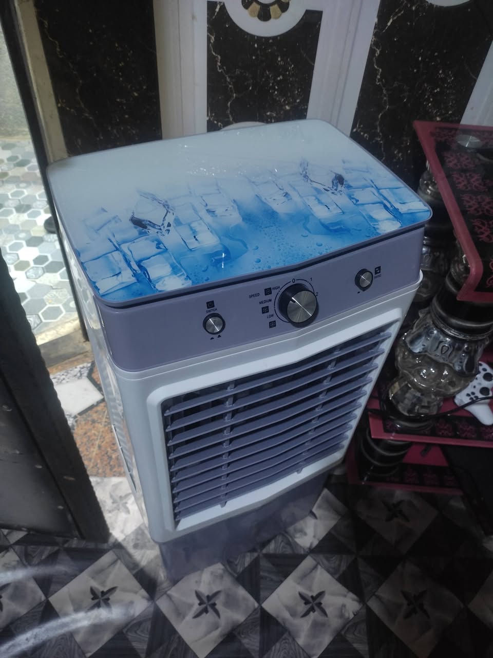 توفر مبرده للبيع Air cooler استخدام يومين يعني جديده سبب البيع اريد اشتري سبلت  اشتريتها ب 135 ابيعها 110 قفل مواصفاتها مكتوبه علا الكرتون + 45 لتر ماء خزانها  تواصل واتساب *********** مكاني بصره حيانيه
