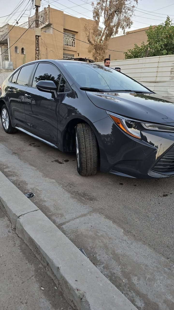 سلام عليكم كورله ٢٤وارد دخول جديد مدفوع كمرك وكامله مواصفات ياباني اصلي بصمه رادارات حادثه موضح بصور تبديل دعاميه والجاملغ بارد دعديل بلحوض والشاصي قليل فقط بدون رقم سعره ١٤٠وبيه مجال للطيبين مكانهه بغداد ***********
