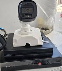 كامرات للبيع  مع ملحقاته نفس ما موجود بالصوره نظافته 100% كامره عدد4 ي...