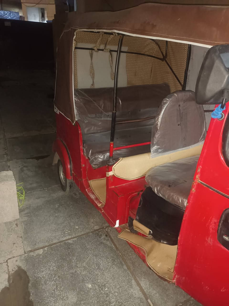 تكتك للبيع ١٧ أوراق كامله بوشه وبستم مكينه مال ٢٠ مكاني  بغداد تخم تايرات دبلات كلشي مابيها كبل للشغل سعر اربع ملايين وبيها مجال ***********
