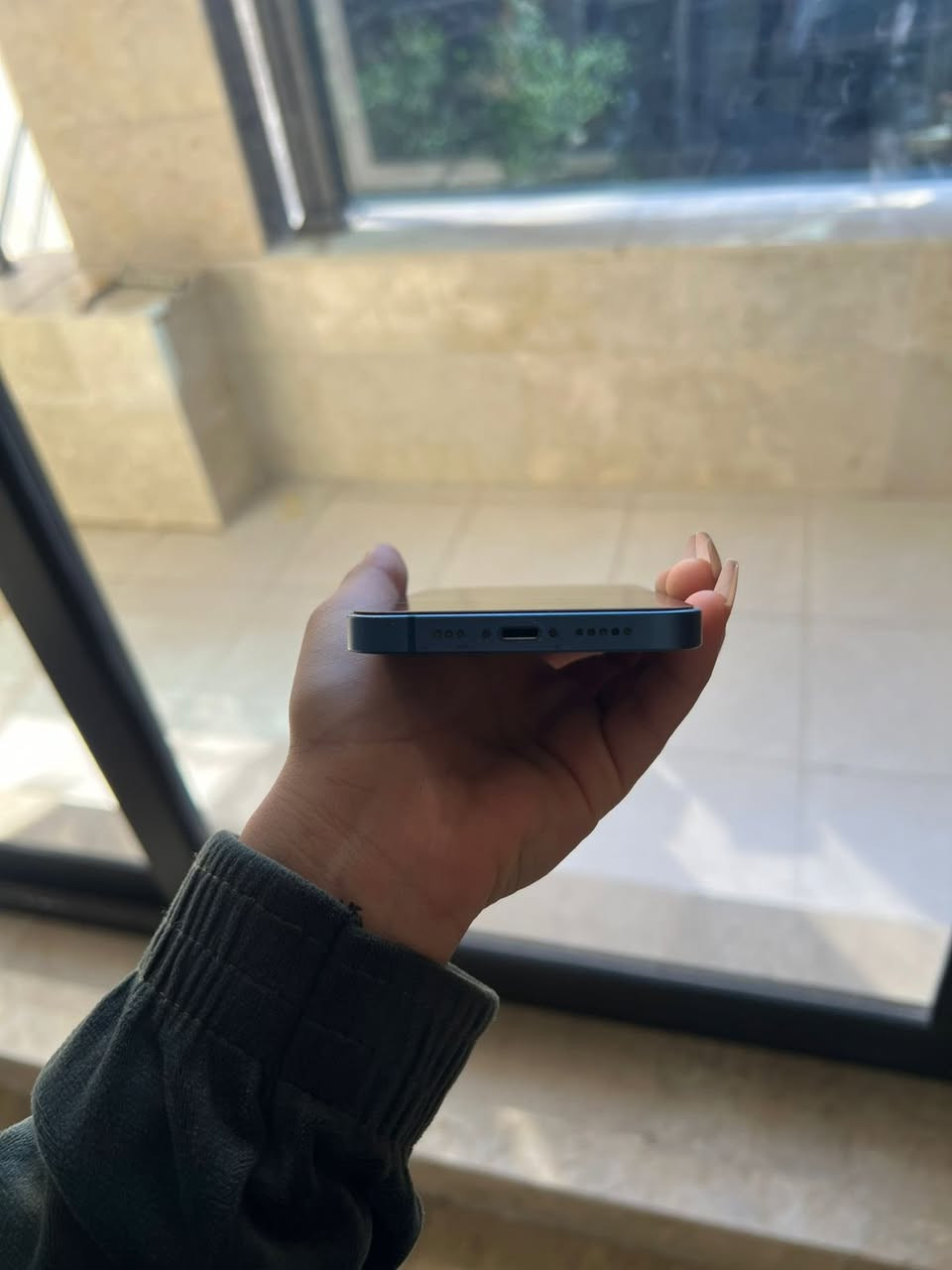 السلام وعليكم عدي ايفون 13 عادي لون مميز بطاريه 95 ذاكره 256 جهاز نضيف مع الكارتونه نضافه 100% زلغ شخط مابي مستعمل شهرين فقط استعمال ع ايد بنيه شابه وتر بروف تفحص وين متريد كله نورمال ممبدل اي شي جهاز آخو الجديد نموذج M الأصلي  العنوان بغداد السيديه الشرايه خاص واتساب ***********
السعر 500 وبي مجال بسيط
