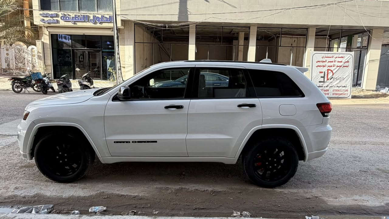 جيب 2019 بلاك توب
بيها 3 قطع صبغ وصور سونار مرفقة 

السياره حيل حيل نظيفة وفول الاخيرة 

ما يندارلها غير السوبر لان قليل ينطلع بيها

فتحه ،كشنات تدفئة تبريد، شاشة، رادار مانع اصدام ،

اهواي بيها بعد مواصفات وهيه فول  

محرك مكفول كيرمكفول 

220 قفل قفل قفل 

رقم بغداد مداور ثاني يوم 

*********** 

مكان السياره بالنجف
