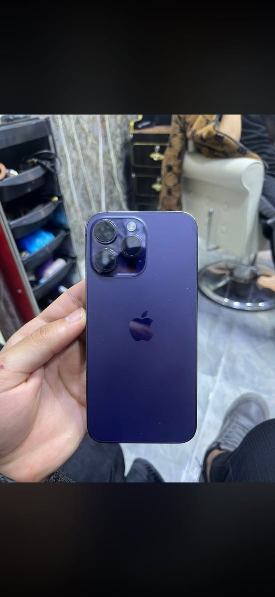 السلام عليكم عندي ايفون 14 برو ماكس الجهاز كفالة عامة من كلشي بس بي فطر زغير بل كلاسة أو من وكع الكامرة مال سلفي واكفة الجهاز ما مفتوح ذاكرة 256 شرق اوسط بطارية 83 سعر 700.   بي مجال جداً بصيط 
***********
